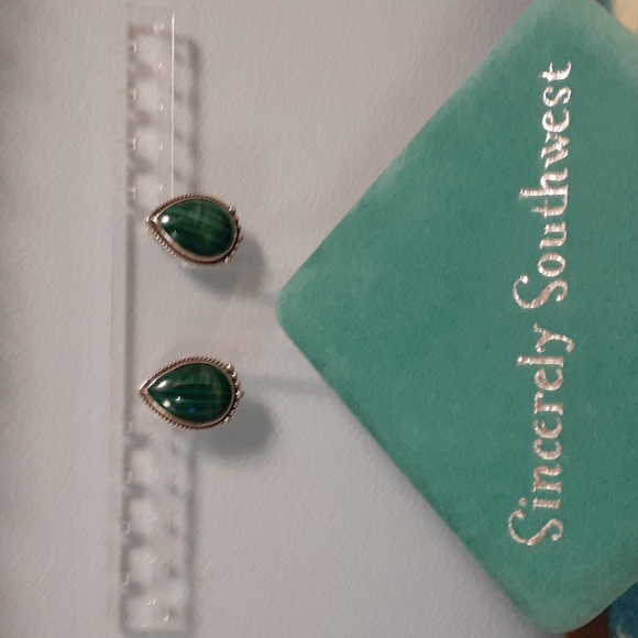 Vintage! Sterling silver malachite native American  pierced  earrings - Picture 3 of 4